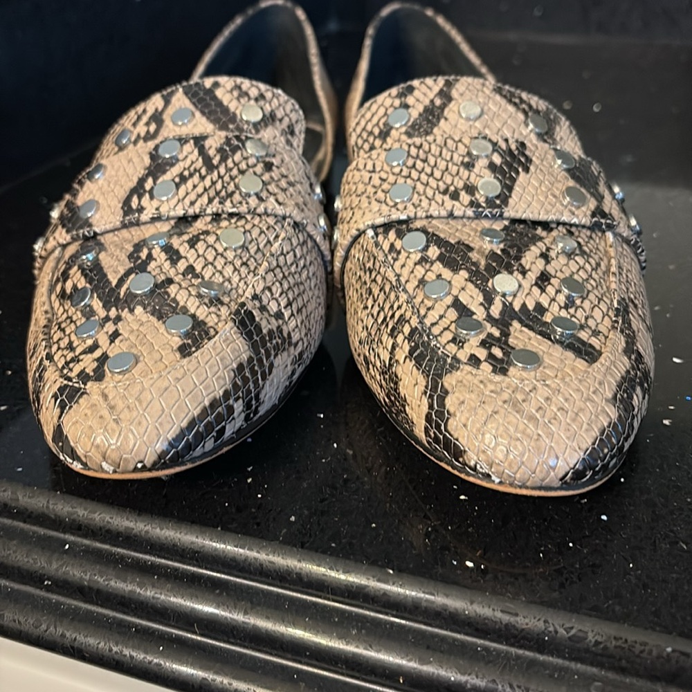 Vince Camuto Taupe Snakeskin Leather Two Piece Silver Studded Flats WENERLY - Picture 10 of 16